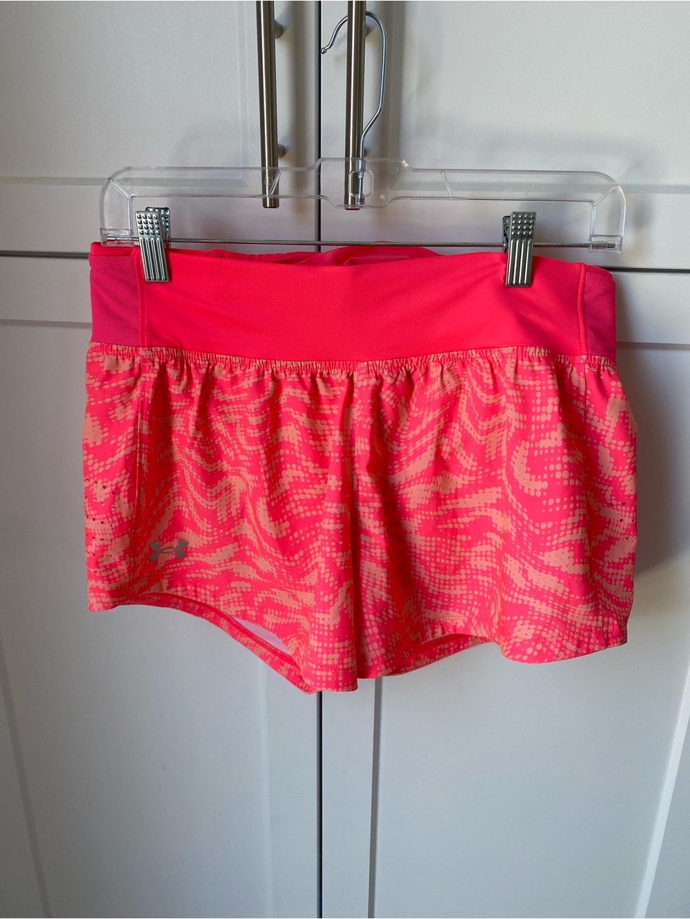 Under armour fitted women’s medium shorts running hot pink